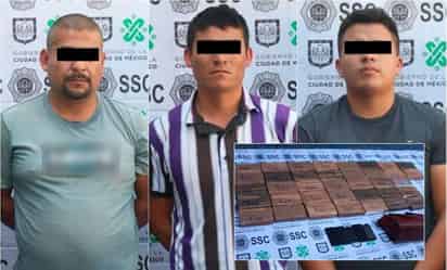 Los sujetos trataron de huir, pero los elementos los alcanzaron y les cerraron el paso. (ESPECIAL)