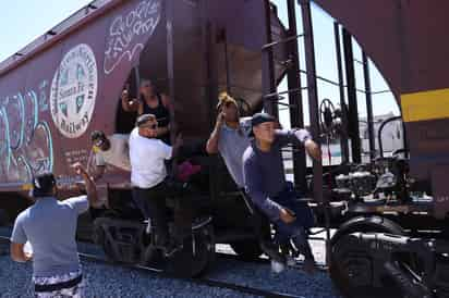 Hasta el Centro de Día han llegado migrantes con algunos golpes fuertes, ocasionados por caídas al subir o bajar del tren. (VAYRON INFANTE / EL SIGLO DE TORREÓN)