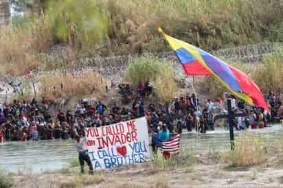 Se trata de una obra que hace en forma de apoyo a los migrantes. (Foto: RENÉ ARELLANO / EL SIGLO COAHUILA)