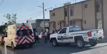 Hasta el lugar acudieron oficiales de Transito de la Policía Municipal y paramédicos de la Cruz Roja.