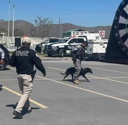 Alrededor de mil 200 asistentes, entre trabajadores y sus familiares, constataron el desempeño de los dos binomios caninos. 