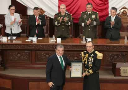 En su mensaje, Riquelme Solís dijo sentirse orgulloso de que Coahuila sea la cuna y casa permanente del Ejército Mexicano.