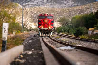 Los extranjeros buscaban llegar a bordo del tren a Piedras Negras. (EL SIGLO COAHUILA)