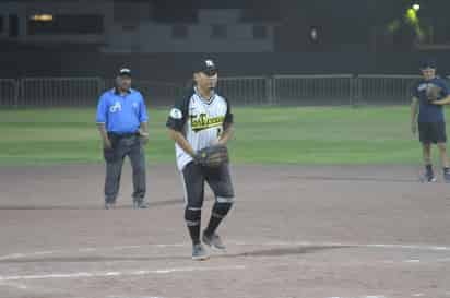 Truenan los bates en softbol de San Isidro