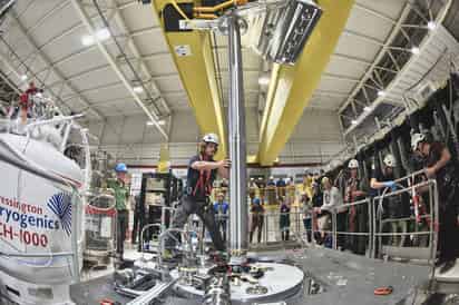 En la máquina ALPHA-g se han detectado átomos de antihidrógeno cayendo hacia la Tierra del mismo modo que sus equivalentes de materia. (CERN)