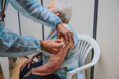 La OMS, que declaró el fin de la emergencia internacional por la enfermedad el pasado mayo, ha registrado al menos 770 millones de casos globales, con al menos 6.9 millones de muertes. (OMS)