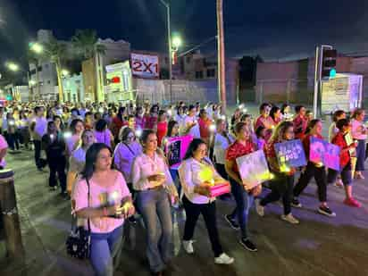 El Ayuntamiento a través del Sistema para el Desarrollo Integral de la Familia (DIF) llevó a cabo la noche del domingo la “Caminata de La Esperanza”. (Foto: GUADALUPE MIRANDA / EL SIGLO DE TORREÓN)