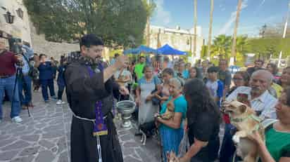 La comunidad Franciscana realizó la tradicional bendición de mascotas en el templo levantado en honor al santo en Monclova. (Foto: SERGIO A. RODRÍGUEZ / EL SIGLO COAHUILA)