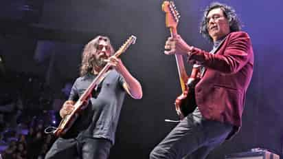 Noche de rock. El clima no fue impedimento para que los laguneros disfrutaran del concierto de Caifanes. (Fotos: Enrique Castruita/ El Siglo de Torreón)