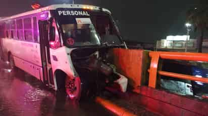 El conductor perdió el control de la unidad debido a la presencia de lluvia en la zona, misma que le quitó visibilidad al manejar.