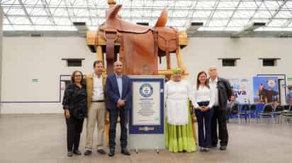 Como parte del evento se incluirá la presentación de la silla, una montura hecha en piel que tiene 10 veces el tamaño de una normal. (EL SIGLO DE TORREÓN)