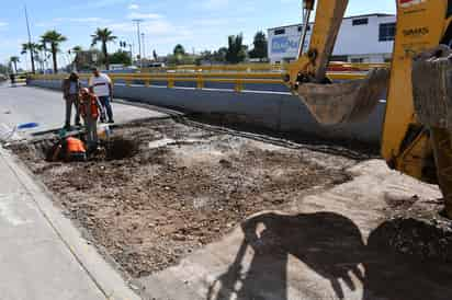 Se registra hundimiento en bulevar Constitución y El Tajito; personal de Simas atendió las obras. (EL SIGLO DE TORREÓN)