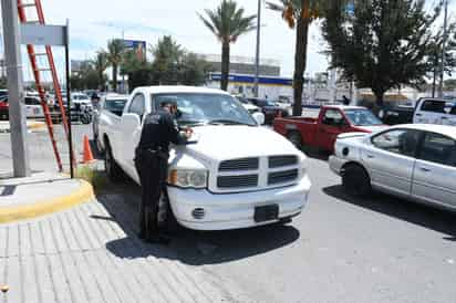 Los operativos obedecen a un aspecto de seguridad, pues los propietarios de cada vehículo deben estar plenamente identificados. (EL SIGLO DE TORREÓN)