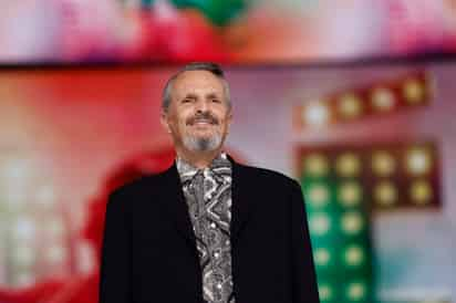 Miguel Bosé trabaja en terapia para recuperar su voz y lanzar álbum e irse de gira en 2024