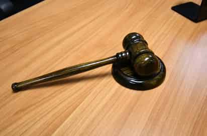 Mamá gana demanda para echar de casa a sus hijos cuarentones