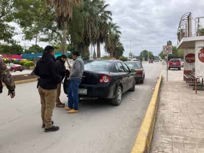 El filtro de revisión de placas causó molestias en conductores. (EL SIGLO DE TORREÓN)