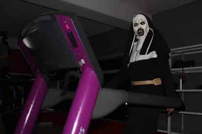 Ahora la Monja causa terror en gimnasio lagunero
