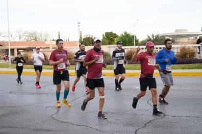 El recorrido sobre la Avenida Central en Torreón Jardín, es único en esta prueba que reúne a los mejores exponentes de la distancia de 21 kilómetros.