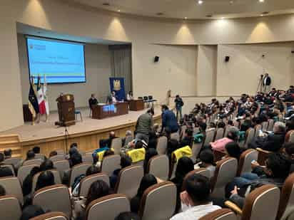 La toma de protesta se llevó a cabo en el aula magna del Centro Cultural 'Braulio Fernández Aguirre' de la Unidad Torreón.