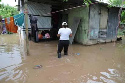 Se activó el Sistema Nacional de Gestión de Riesgos (Sinager) para atender la emergencia por las lluvias a causa de los dos fenómenos. (EFE)