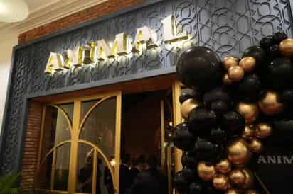 Este restaurante internacional es un espacio que evoca la creatividad gastronómica y mezcla experiencias culinarias. (CORTESÍA)