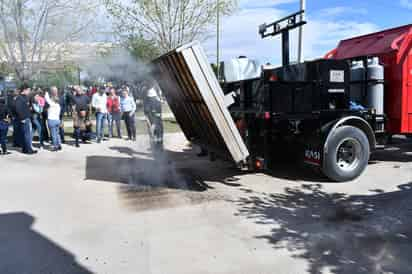 Llegó la máquina térmica de bacheo, cuyas primeras pruebas serán en vialidades principales.