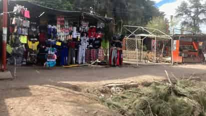 Los trabajadores retiraron el adoquín en la parte de la Plaza Niños Héroes, pero ya no regresaron. (EL SIGLO DE TORREÓN)