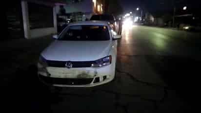 Conductora resulta con lesión en la muñeca izquierda en choque.