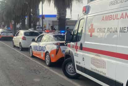 El auto fue asegurado y depositado en el corralón municipal. (EL SIGLO DE TORREÓN)