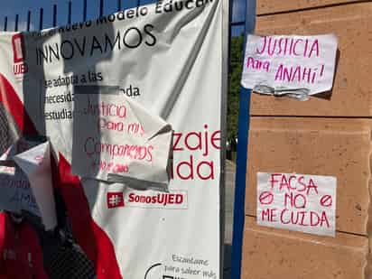 Ayer se instaló un buzón de denuncias en la Facsa de la UJED por parte de la Federación Estudiantil Universitaria de Durango. (EL SIGLO DE TORREÓN)