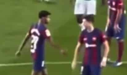 VIDEO: El polémico gesto de Robert Lewandowski a Lamine Yamal