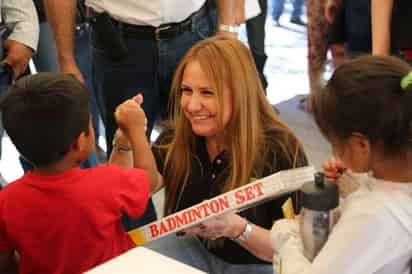 La presidenta honoraria del DIF Coahuila, Marcela Gorgón, mencionó algunas de las acciones emprendidas durante la actual Administración para el desarrollo de niñas, niños y adolescentes.