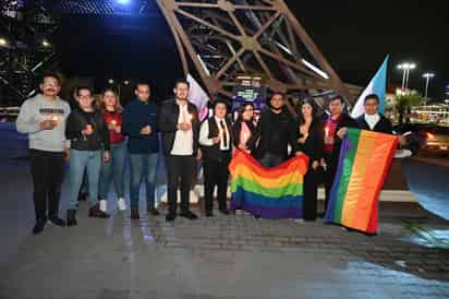 En Torreón el punto de encuentro fue la Plaza Mayor, en tanto que en Gómez Palacio fue en la Plaza de la Torre Eiffel. (RAMÓN SOTOMAYOR)