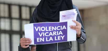 Algunos de los ejemplos más comunes de este tipo de violencia son sustracción, amenazas y maltrato de niñas, niños y adolescentes y hablar mal de las madres.