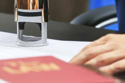 La lista de futuros notarios públicos contempla a 63 personas que ya cubrieron prácticamente todos los requisitos y cuentan con el aval del gobernador de Coahuila para ejercer la fe pública.