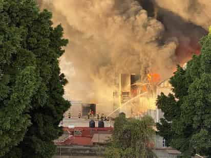 Se observó una columna de humo de color negro y posteriormente se reportó la ignición. (EL UNIVERSAL)