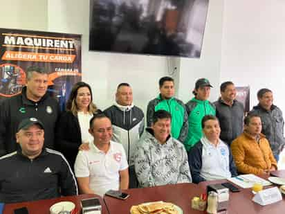 Organizadores y entrenadores, estuvieron presentes en la reunión informativa donde se dio a conocer el rol de partidos. (Especial)
