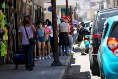 Una de las obligaciones de los conductores es que al llegar a un cruce donde no existan semáforos se deberá transitar de forma alternada. (EL SIGLO DE DURANGO)