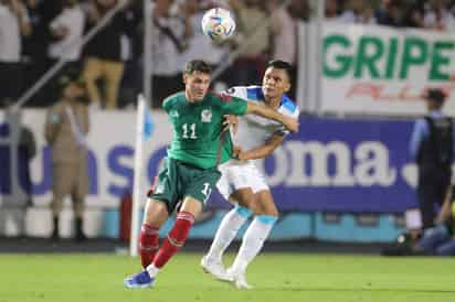 El delantero del Tricolor, Santiago Giménez, tuvo muy pocos balones a modo, además de ser controlado por el catracho Denil Maldonado.