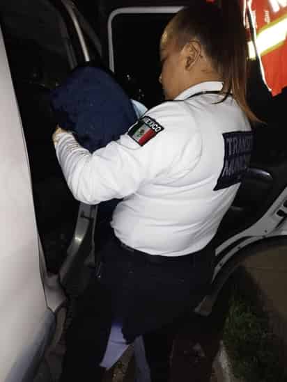 Una elemento de Vialidad se encargó de recibir a la niña, quien nació en una camioneta.