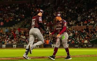 Potente rally de cuatro carreras en la parte alta del cuarto episodio y gran apertura de Víctor “Sherman” Castañeda, sentenciaron el triunfo para Tomateros de Culiacán por marcador de 6-5 contra Naranjeros de Hermosillo