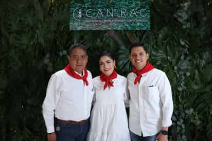 -Luis Carlos, Nuria y Luis Campos.