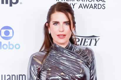 La actriz mexicana Karla Souza, a quien recientemente se le vio en un evento de Glamour México, de negro y discreta, confesó a la revista Vogue que está esperando bebé, (FOTO: EFE)