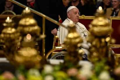  El papa Francisco, de 86 años, dijo hoy que por 'un problema de inflamación pulmonar' no podía asomarse a la plaza San Pedro para rezar con los fieles el Ángelus dominical y en su lugar debía quedarse en su residencia en la Casa Santa Marta. (FOTO: EFE RICARDO ANTIMIANI) 