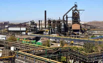 Quienes realizan los trabajos dentro de la acerera son empleados de confianza de AHMSA. (SERGIO A. RODRÍGUEZ)