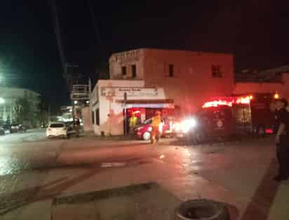 Comerciantes y visitantes que se encontraban en la zona presenciaron el suceso. (EL SIGLO DE TORREÓN)