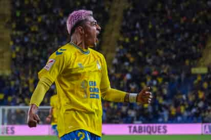 Julián Araujo celebra luego de marcar el primer tanto de Las Palmas, en la victoria 2-0 sobre Getafe (EFE)