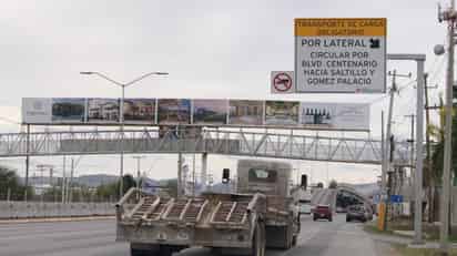 Se aplican multas a transportistas de carga que no respeten la prohibición de circular por paso vial Villa Florida. (EL SIGLO DE TORREÓN)