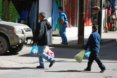 El salario mínimo general pasa de 207.44 a 248.93 pesos diarios, mientras que en la Zona Libre de la Frontera Norte pasa de 312.41 a 374.89 pesos diarios. (EL SIGLO DE DURANGO)