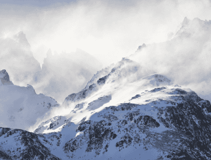 Ubicado en el límite entre Argentina y Chile en los Andes Centrales, el Cerro Marmolejo es uno de los picos más altos de la cordillera, con una altura de 6 mil 108 metros sobre el nivel del mar. (ARCHIVO)